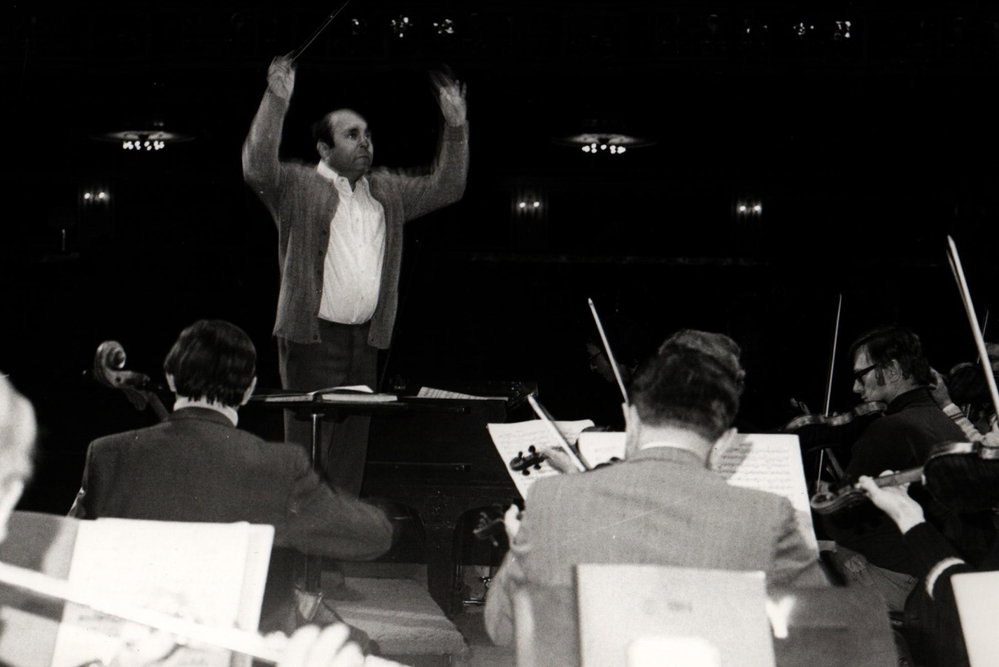 Zdeněk Košler conducting in&nbsp;Carnegie Hall in&nbsp;1981
