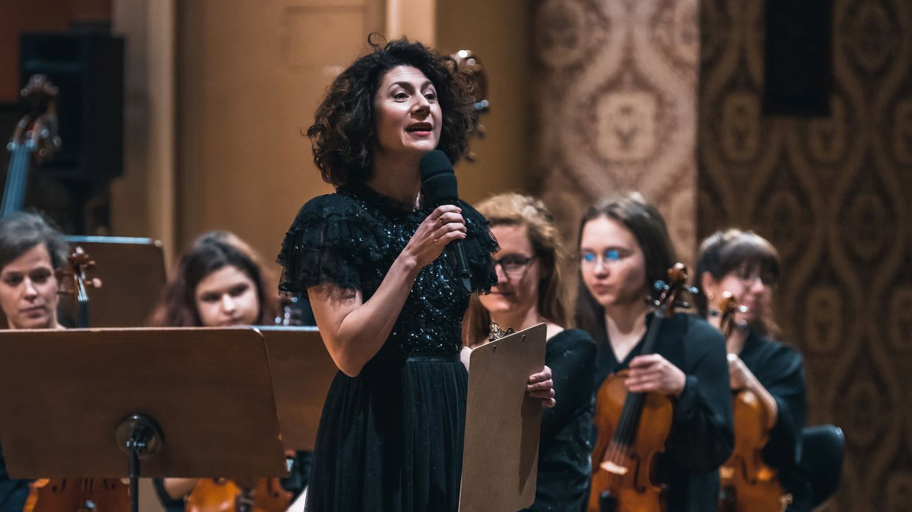 Martha Issová: Snažím se dětem ukázat, že muzika má moc přinést úlevu a dodat sílu