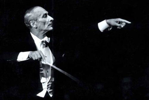 Karel Ančerl diriguje na festivalu Pražské jaro 1969