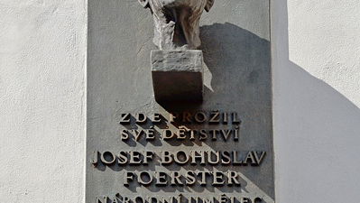 Pamětní deska s bustou