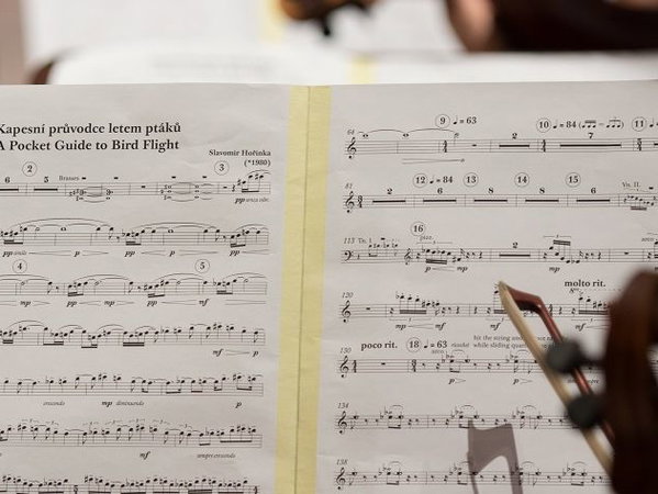 Ilustrační obrázek článku '„Bylo to velmi příjemné odpoledne“ aneb jak&nbsp;Česká filharmonie neveřejně nastudovala dvě soutěžní skladby'
