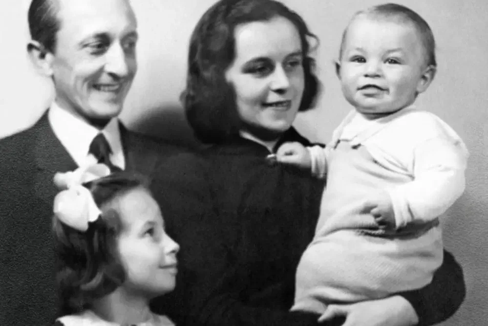Jiří Bělohlávek jako dítě s rodiči a sestrou