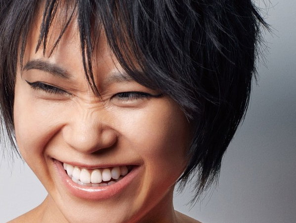 Ilustrační obrázek článku 'Připoutejte se, prosím, přichází Yuja Wang'
