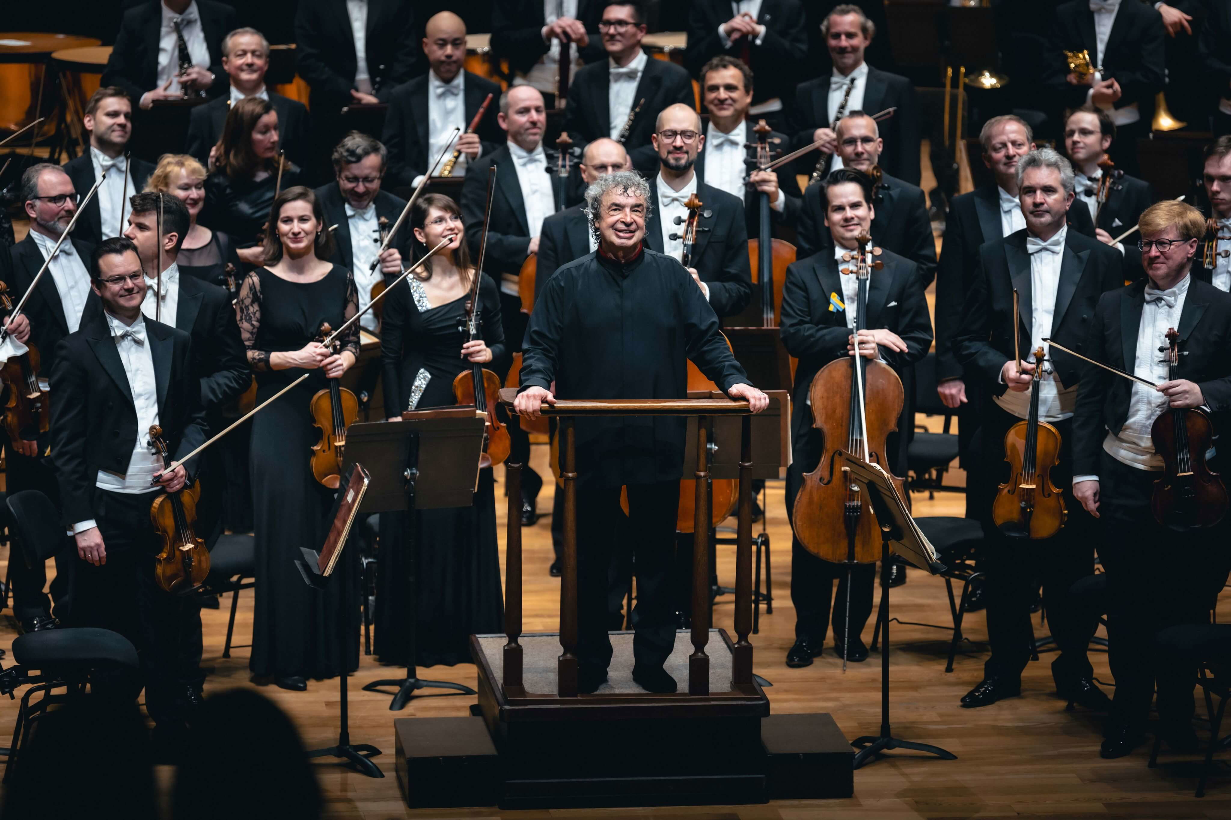 邦楽 The Philharmonic Turntable Orchestra Czech Philharmonic win Gramophone's Orchestra of the Year