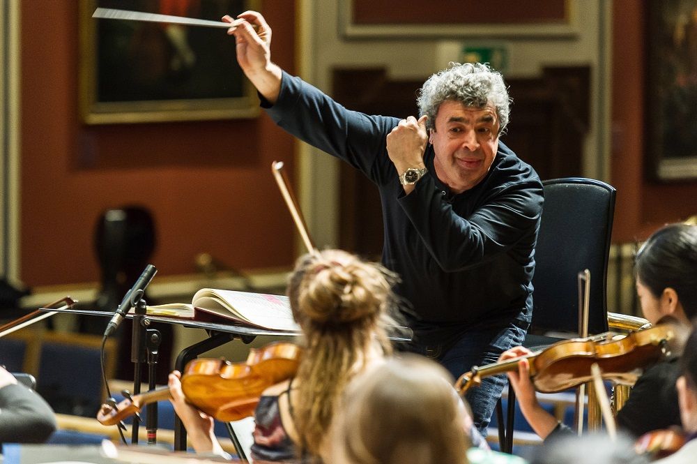 Obrázek semyon-bychkov-1.jpg