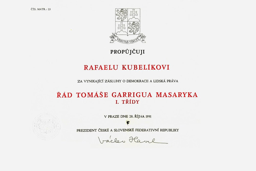 Řád Tomáše Garrigue Masaryka propůjčený Rafaelu Kubelíkovi v říjnu 1991