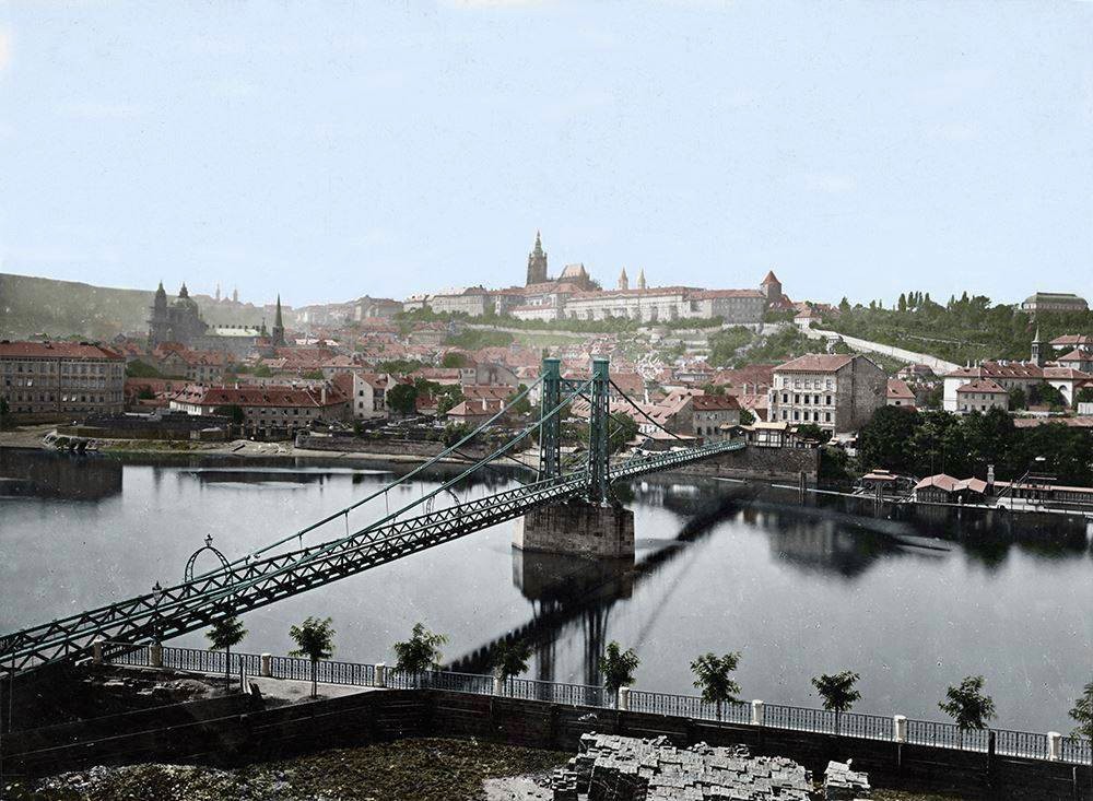 Obrázek zelezna-lavka-z-klarova-na-stare-mesto.jpg
