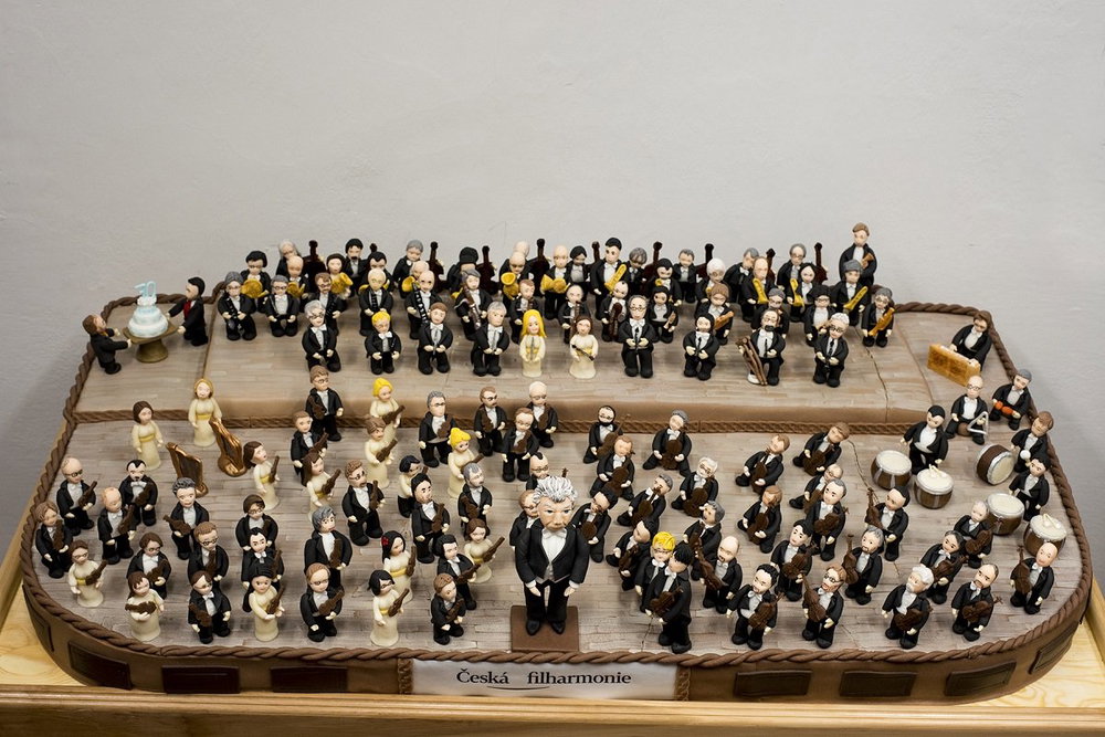 Dort se 123 filharmoniky a jejich nástroji