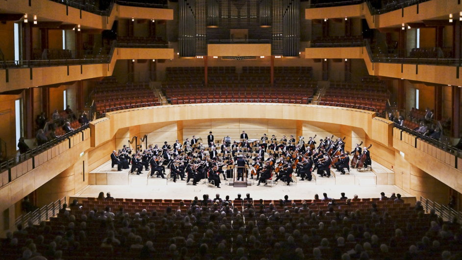 Česká filharmonie zpět na cestách: Evropské turné ve znamení rezidencí a české hudby