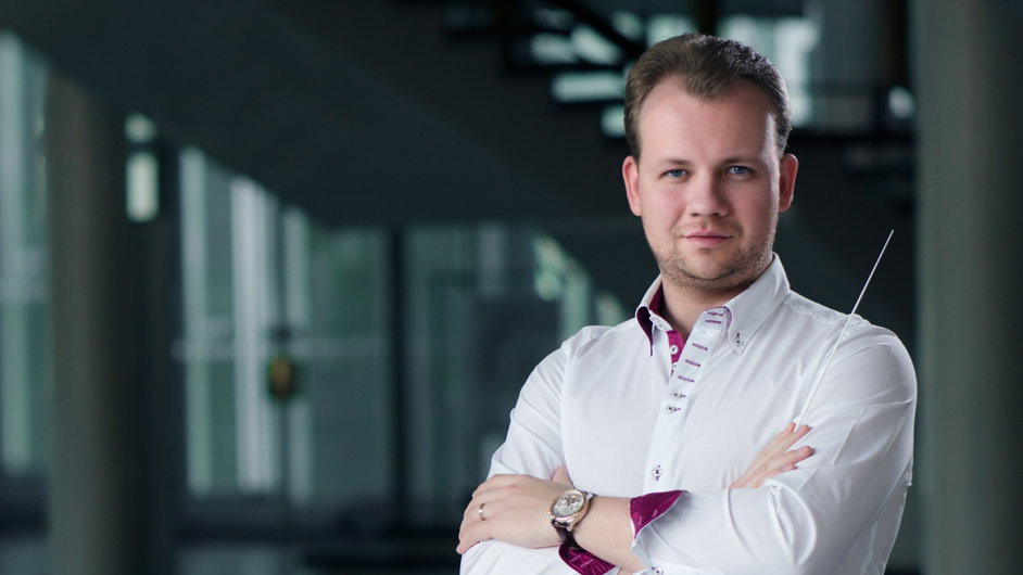 Česká filharmonie nabízí muzikantům podanou ruku, říká loňský laureát Ceny Jiřího Bělohlávka Robert Kružík