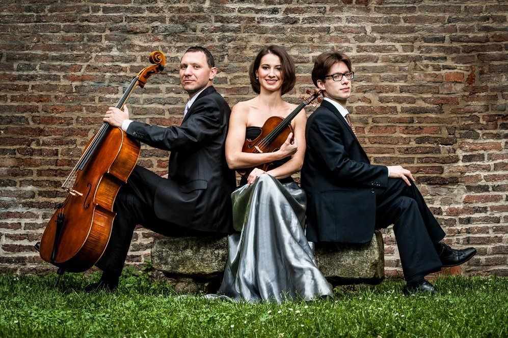 Orbis trio