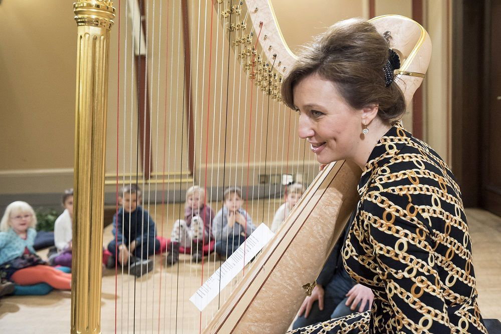 Jana Boušková v&nbsp;edukačním programu Rudolfinek – Hravá harfa