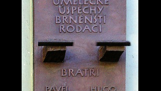 Pamětní deska Pavla a Huga Haasových