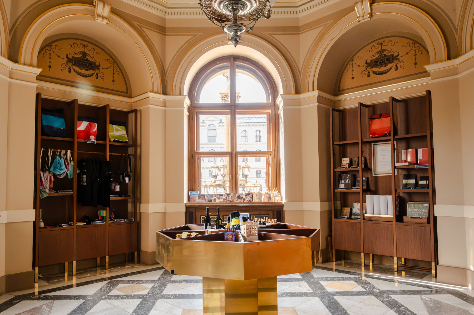 Rudolfinum shop na fotce