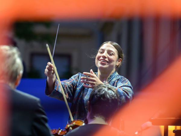 Ilustrační obrázek článku 'Ani maestro, ani maestra. Jsem dirigentka, ale zároveň jsem kolegyně, říká Dalia Stasevska'