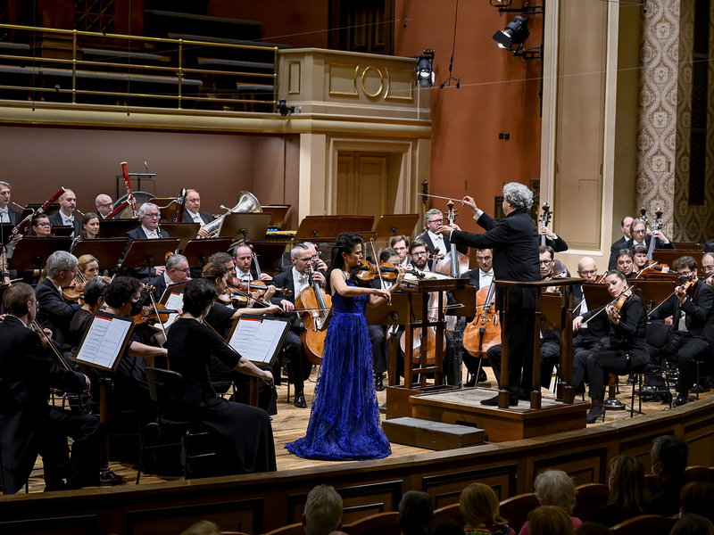Ilustrační obrázek článku 'Karen Gomyo vystoupí s Českou filharmonií ve Skandinávii a zahájí 131. sezonu '
