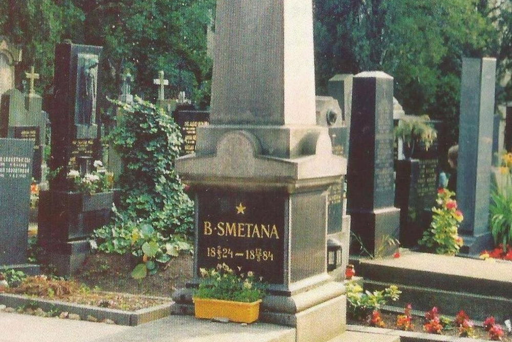 Původní obelisk na Smetanově hrobce