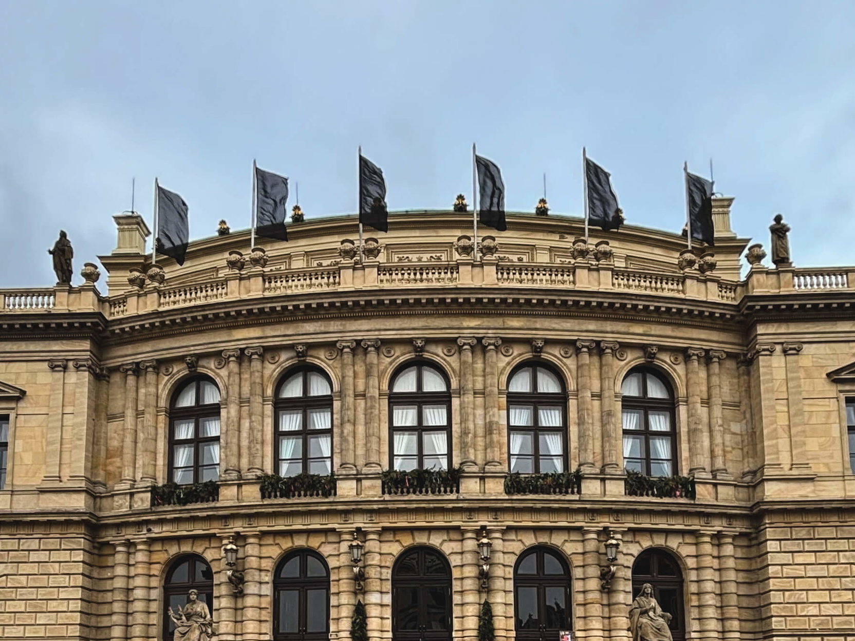 Česká filharmonie vyjadřuje hlubokou soustrast