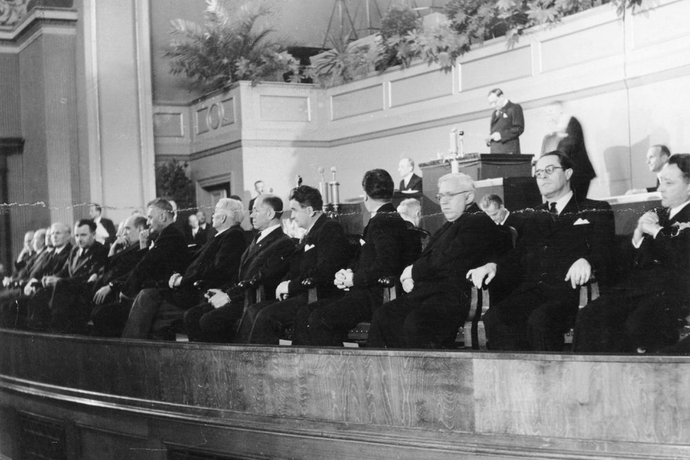 Slavnostní zasedání parlamentu 28. října 1945