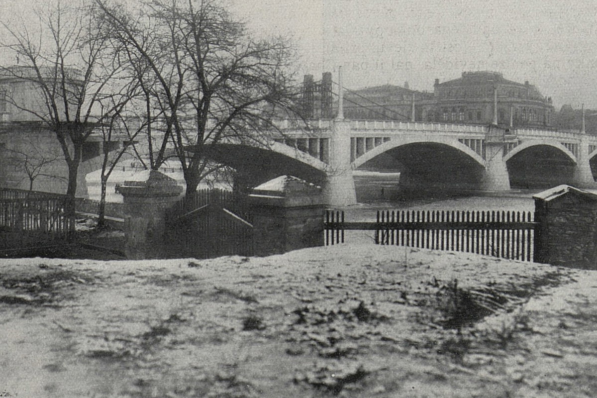 Foto: Mánesův most u Rudolfina