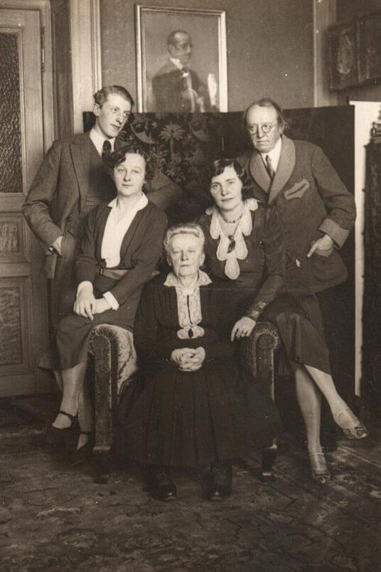 Skladatel Vítězslav Novák s rodinou