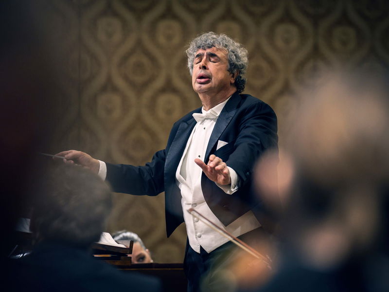 Ilustrační obrázek článku 'Semyon Bychkov completes 10-year tenure with the Czech Philharmonic at the end of 2027/28 season'