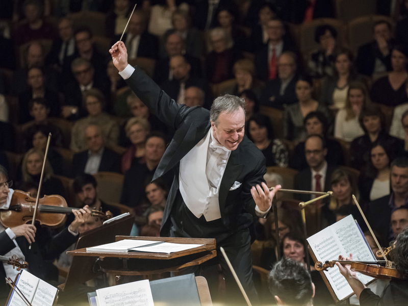 Ilustrační obrázek článku 'Conductor Sakari Oramo will lead the Velvet Revolution Concert'