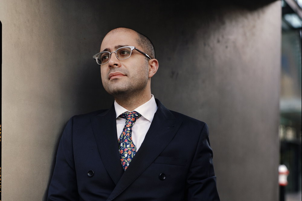 Íránsko-americký cembalista žijící v Praze Mahan Esfahani připravil se svými britskými spoluhráči pestrý program, v němž zazní zejména hudba 20. století, mimo jiné od finské skladatelky Kaijy Saariaho, Američana Elliotta Cartera, Němce Jörga Widmanna nebo nám dobře známého britského skladatele a dirigenta Thomase Adèse.