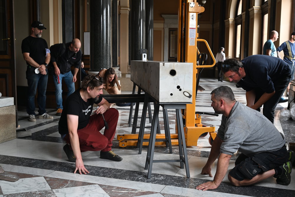 Instalace díla Richarda Wiesnera v Rudolfinu