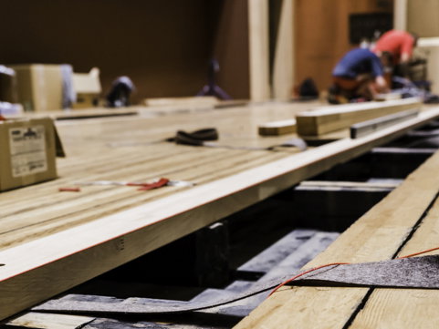 Ilustrační obrázek článku 'No More Squeaks. The Dvořák Hall Has a New Stage'