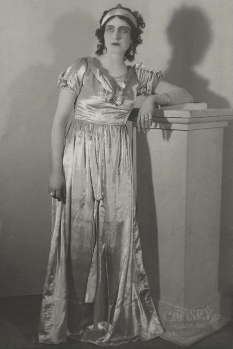 Betty Fibichová v roli hraběnky z opery Pytlák