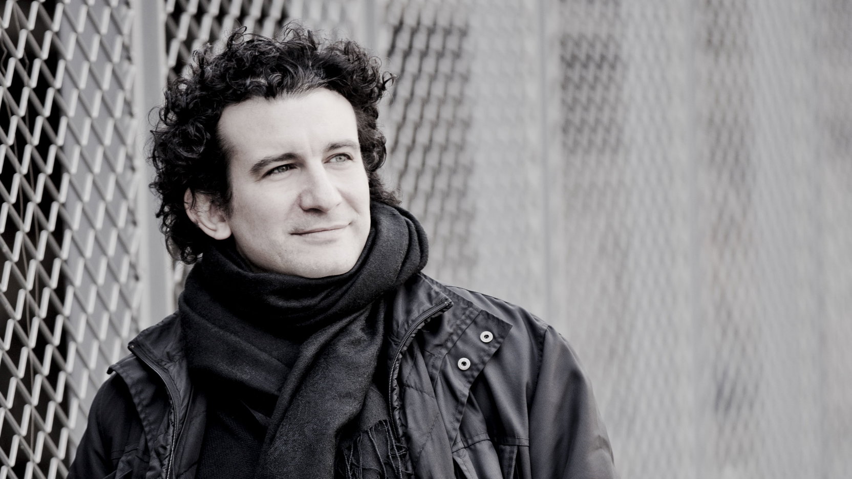 Alain Altinoglu: dirigentský samouk světového formátu, vášnivý fanoušek fotbalu a černých děr