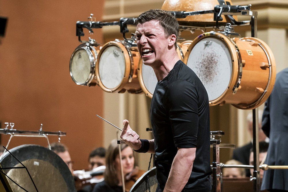 Martin Grubinger s Peterem Eötvösem a Českou filharmonií v roce 2016