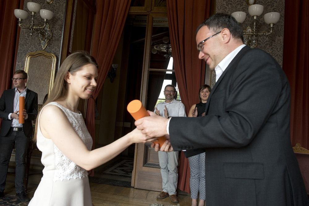 Předání absolventských certifikátů 28. června 2016
