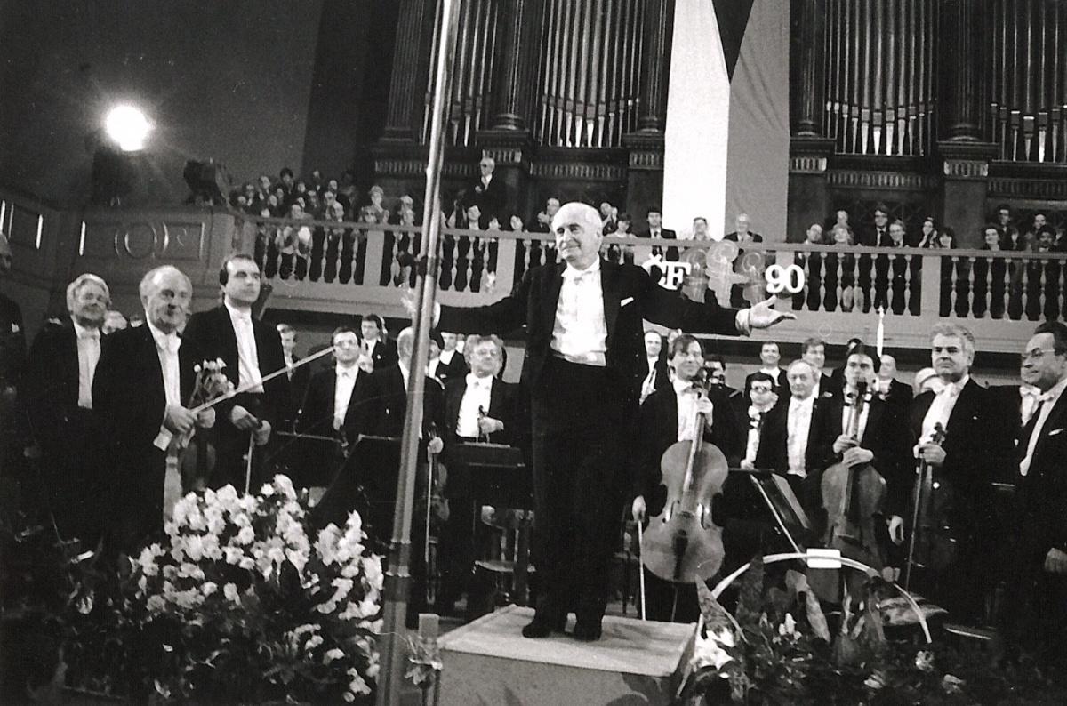 Obrázek vaclav-neumann-na-koncerte-k-90-narozeninam-ceske-filharmonie-1986-08.jpg
