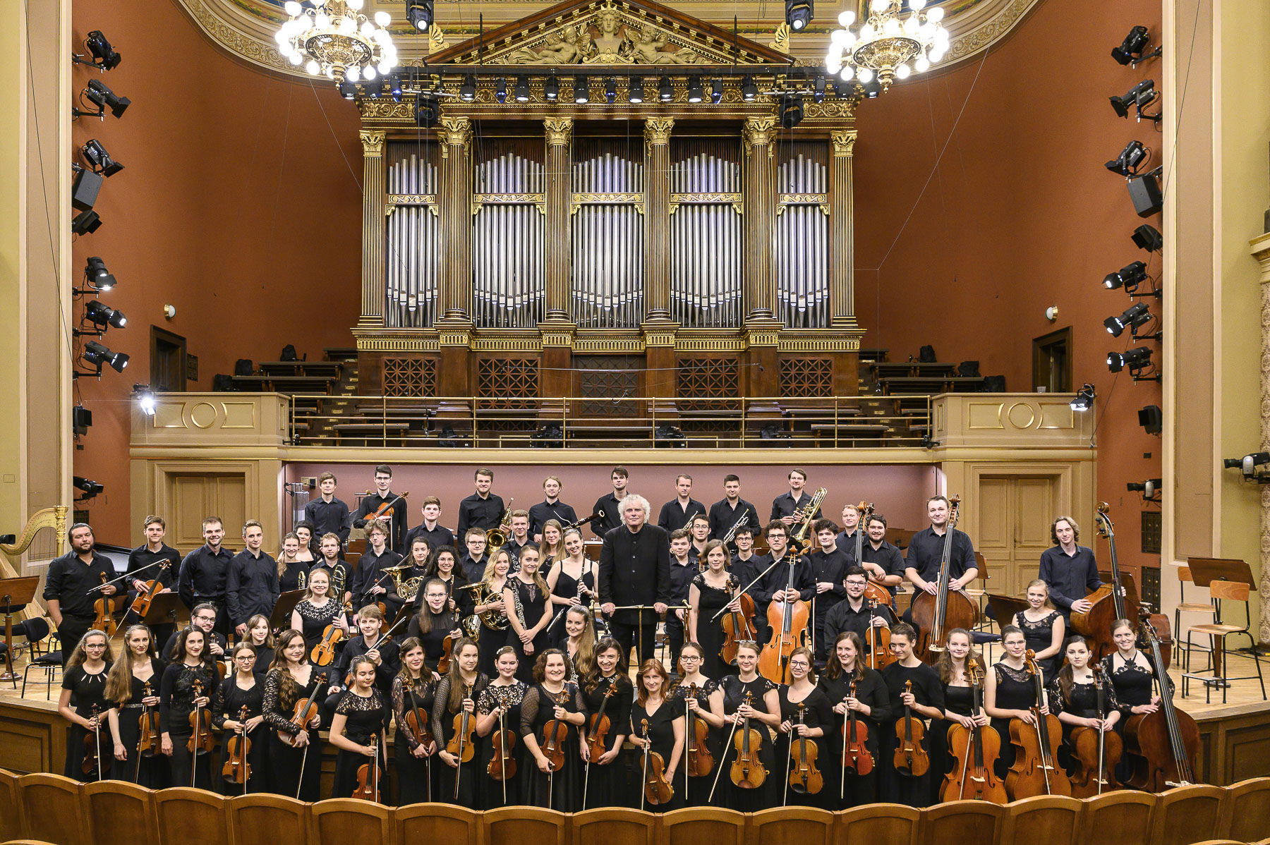 Obrázek 200613_rattle_studentska_filharmonie_webres_31_-c-_petrahajska.jpg