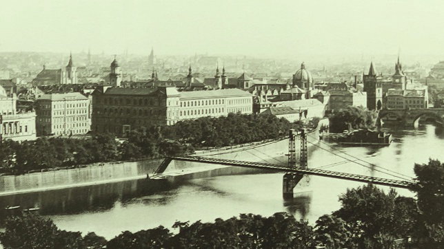 Řetězová/Rudolfova lávka a Rudolfinum, pohled z Letné