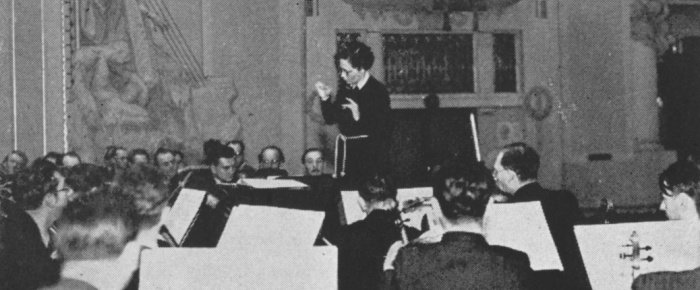 Obrázek vitezslava-kapralova-diriguje-ceskou-filharmonii-listopad-1937.jpg