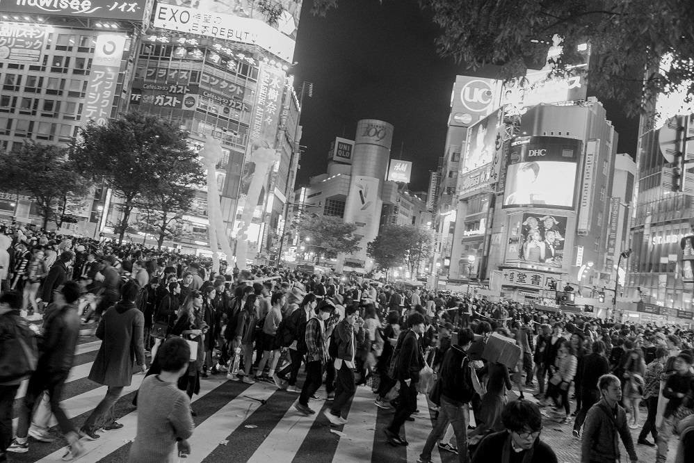 Tokyo has a population of nearly 15,000 people per square kilometre (in Prague the figure is approximately 2,500).