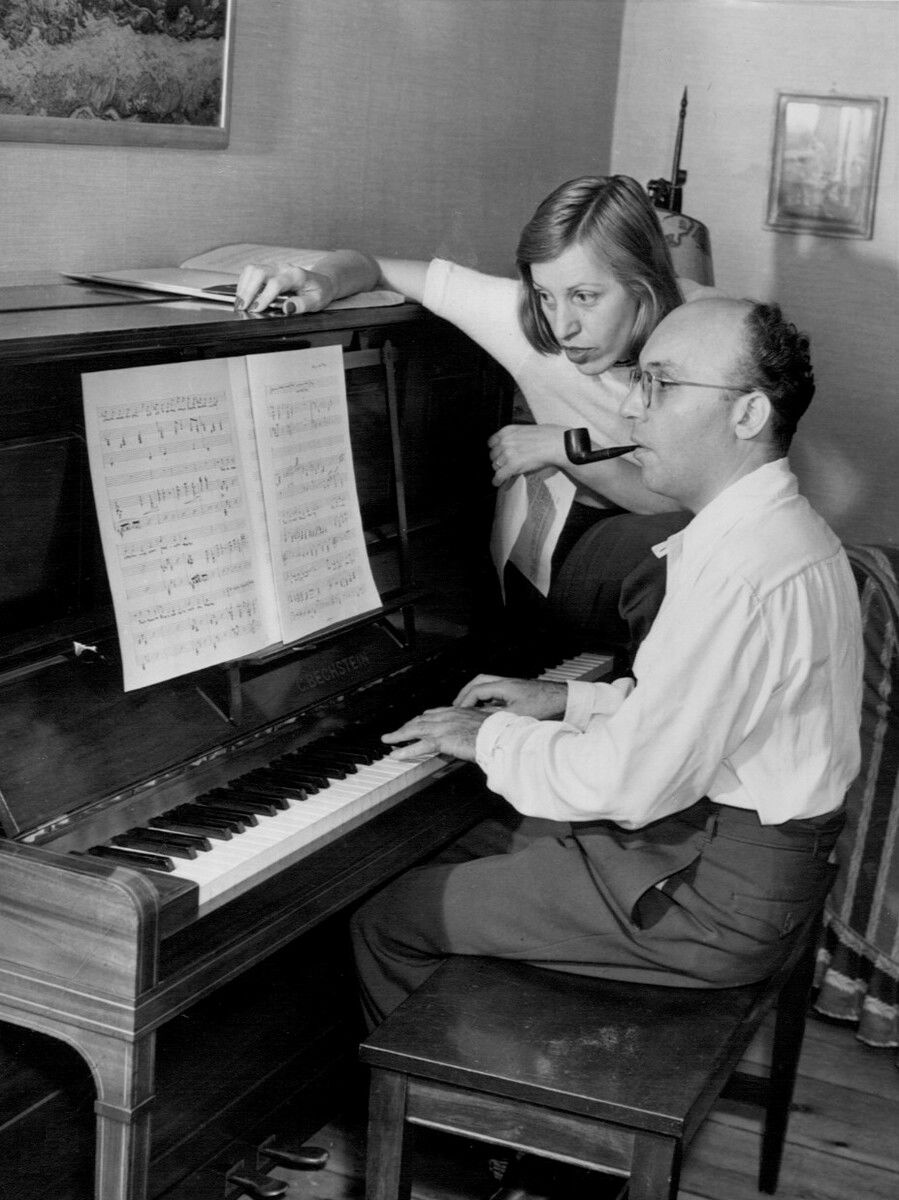 Obrázek standard_kurt_weill_and_lotte_lenya_at_home_1942_kurt-weill-foundation-for-music.jpg