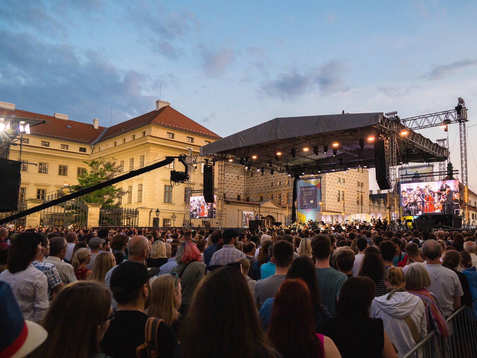 Open Air koncert 26. 6. rozezní Hradčanské náměstí