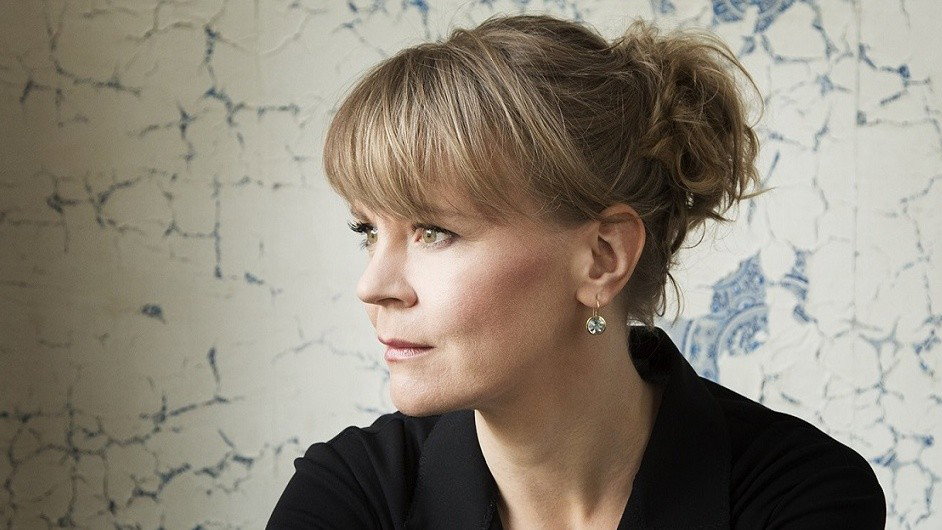 Finská dirigentka Susanna Mälkki na fotografii Simona Fowlera