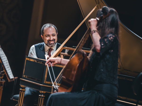 Ilustrační obrázek článku 'Mahan Esfahani: Kontrapunkt je Bachův jazyk lásky '