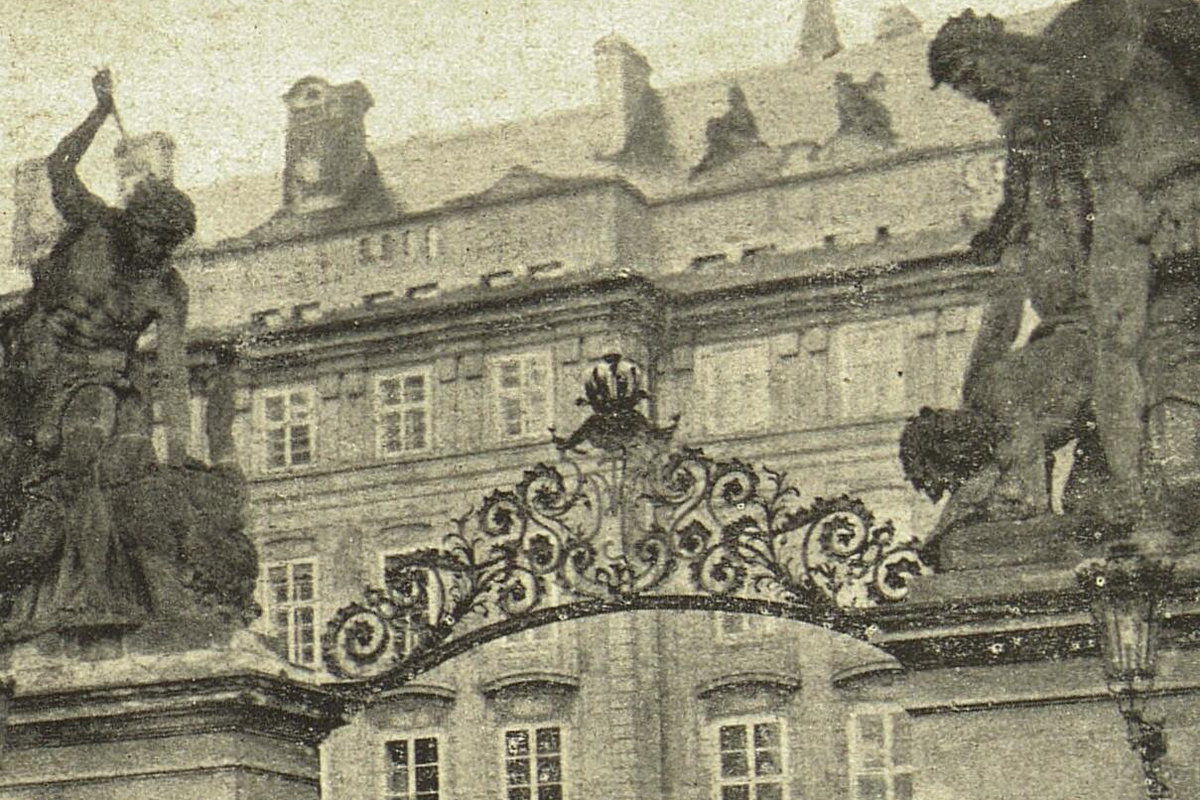 Photo: A sculpture of the battle of the titans