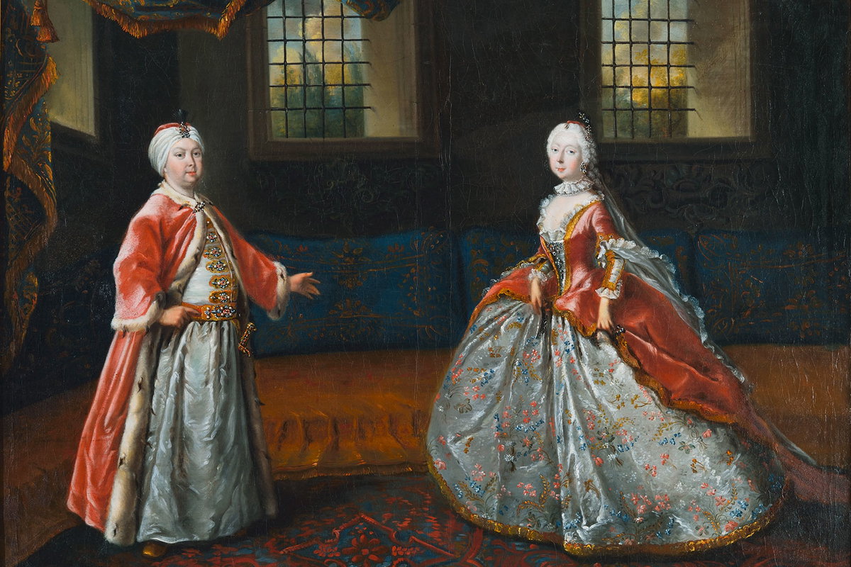 Fridrich III. a vévodkyně Luisa Dorotea, objednavatelé Znovupoznaného Xinda. Zachyceni jsou na divadelní scéně v kostýmech