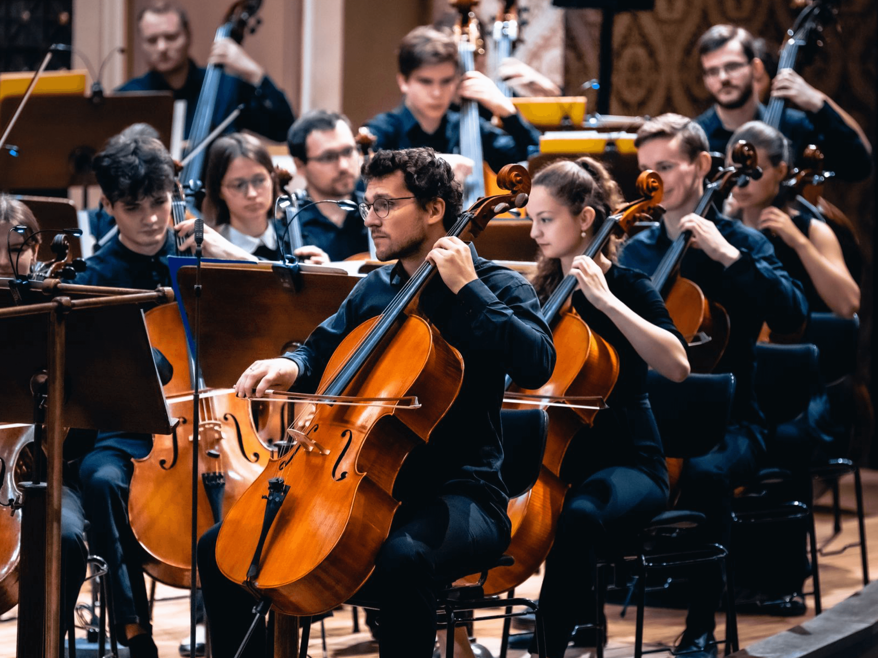 Obrázek cf-orchestra-playing1.png