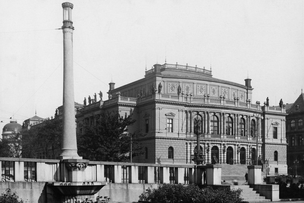 Rudolfinum jako sídlo parlamentu