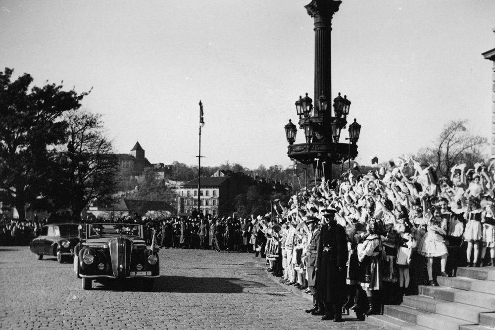 Slavnostní zasedání parlamentu 28. října 1945
