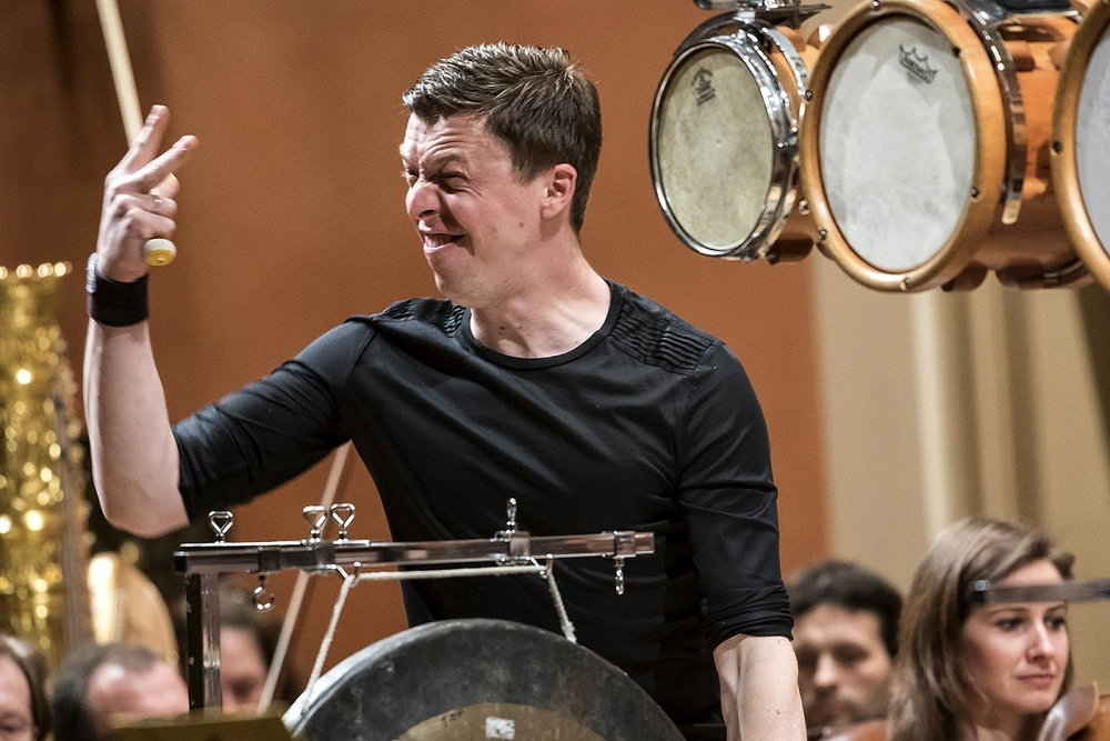Martin Grubinger s Peterem Eötvösem a Českou filharmonií v roce 2016