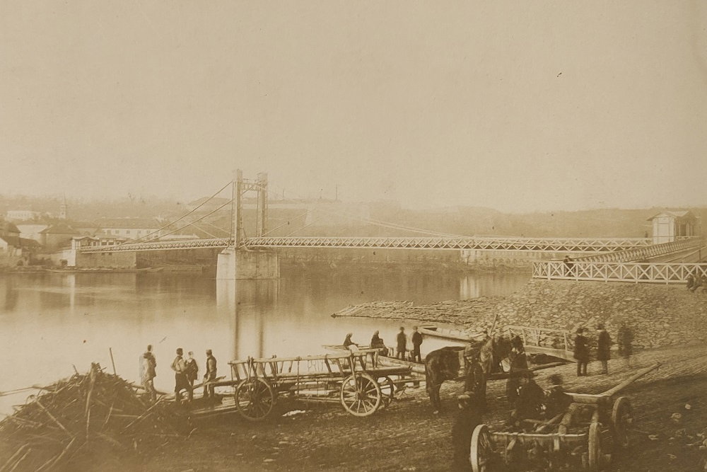 Staroměstský břeh u lávky před rokem 1878